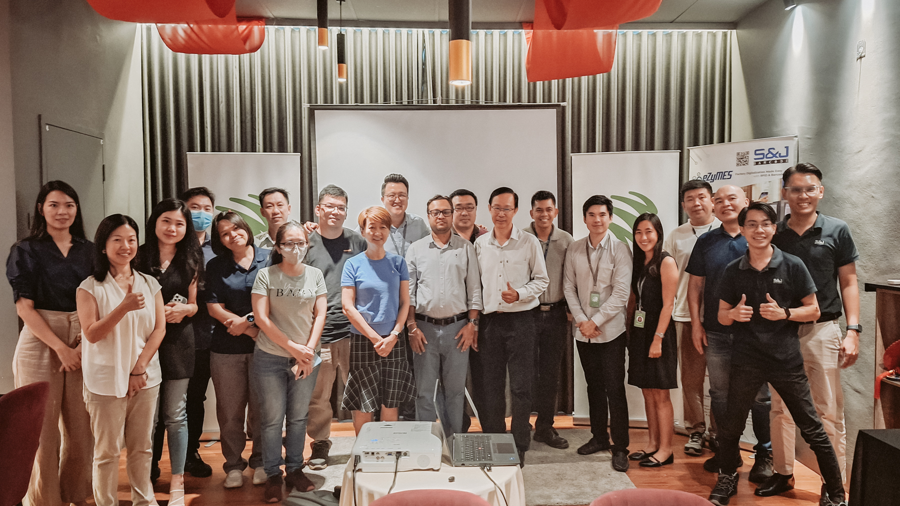 Maxis Mid Market Coffee Talk