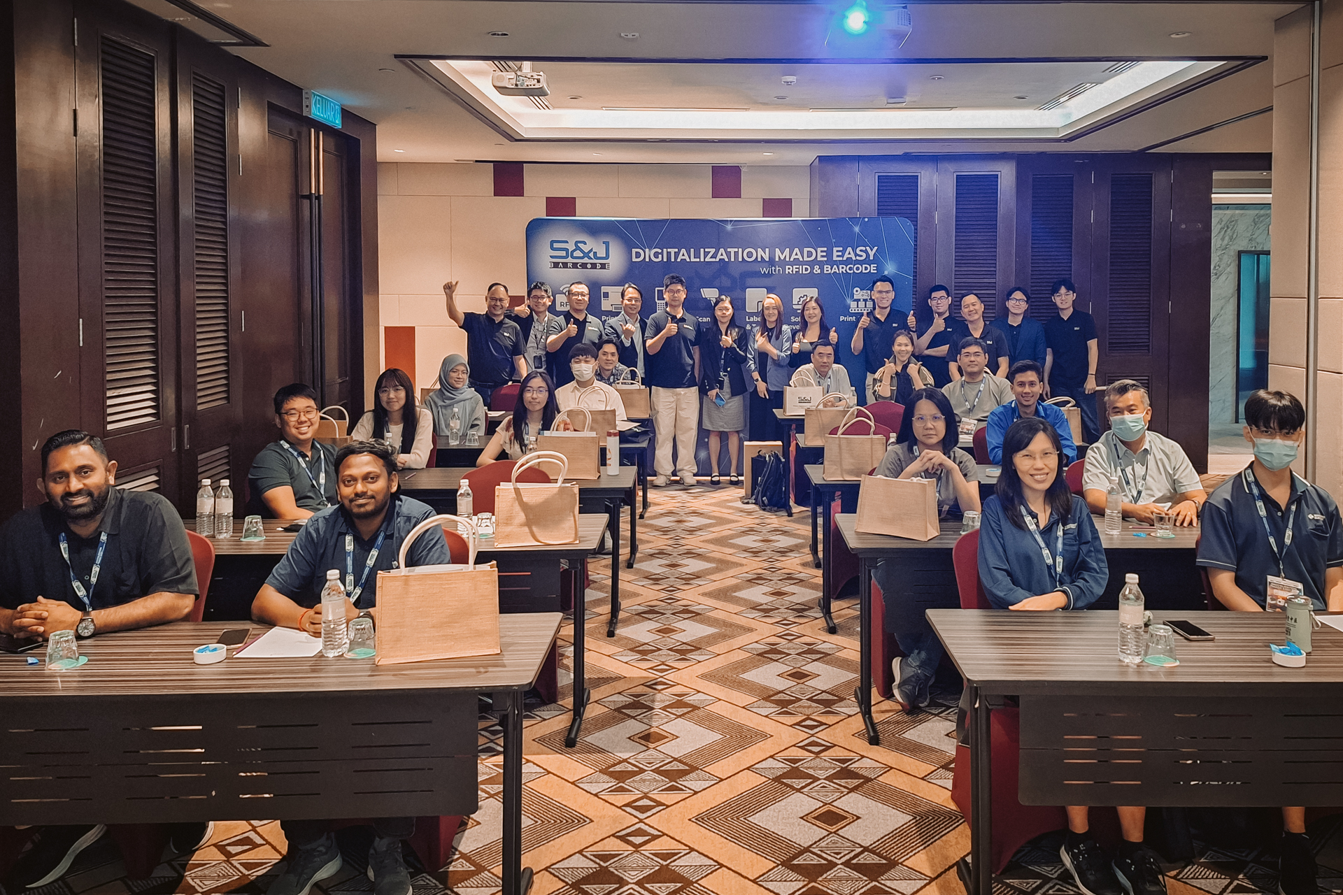 Digitalization Made Easy with Colour Labels